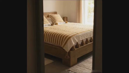 Couverture berbère marocaine avec pompons